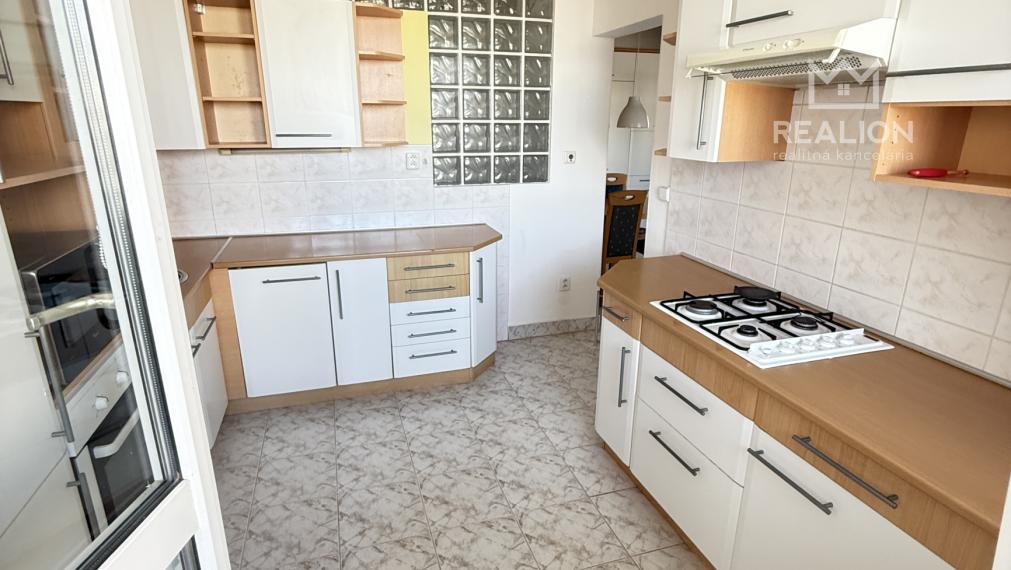 PREDAJ: šikovný 3i byt s loggiou Markova, Petržalka