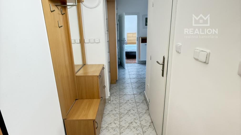 PREDAJ: šikovný 3i byt s loggiou Markova, Petržalka