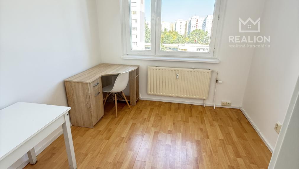 PREDAJ: šikovný 3i byt s loggiou Markova, Petržalka