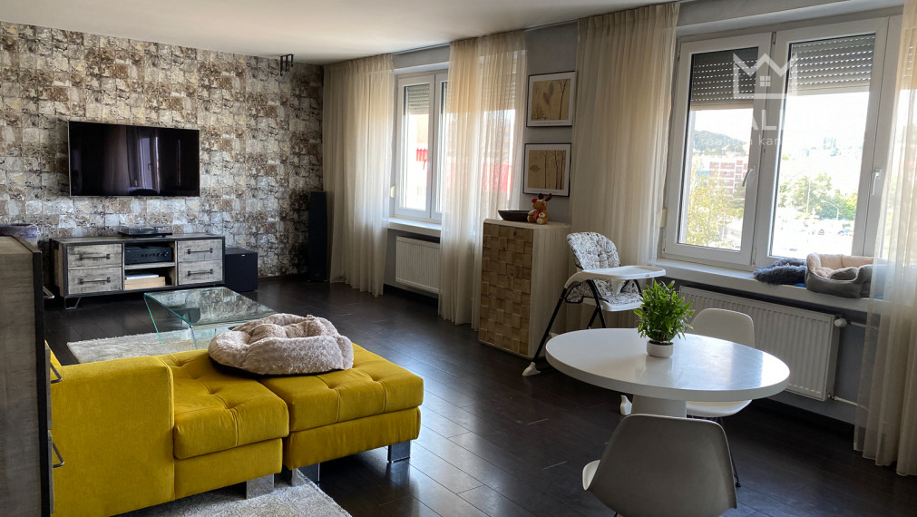PREDAJ: Veľkorysý 3i byt v širšom centre s parkovaním, Krížna