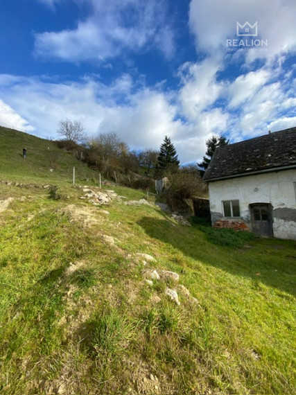 PREDAJ: Pozemok 1251 m2 so starým domom, Borinka