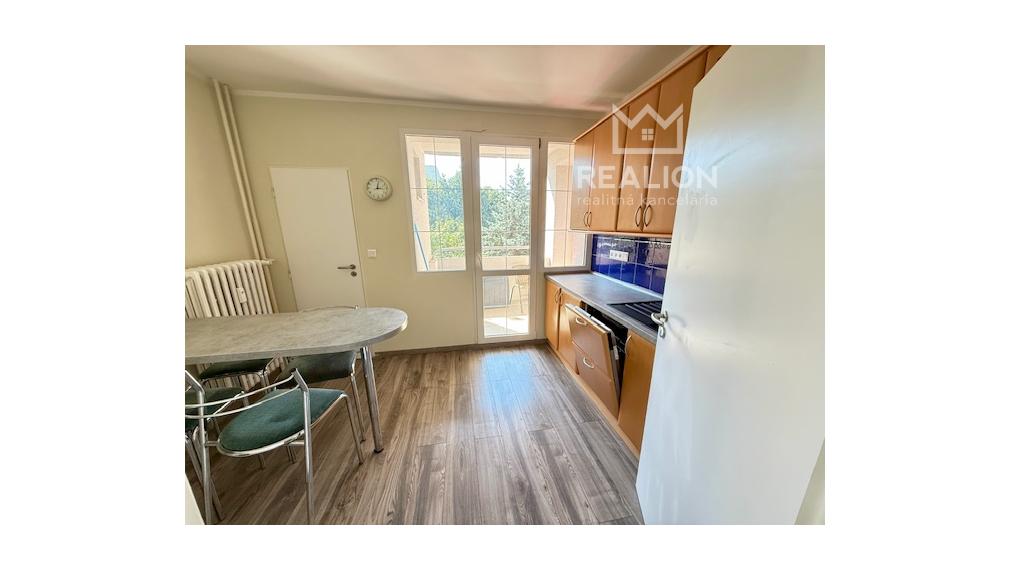 NÁJOM: priestranný 4i byt 110 m2 s loggiou,  Martinengova, Staré Mesto