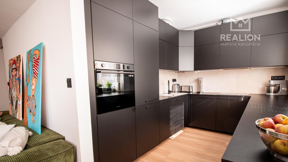 PREDAJ: štýlový mestský 2i byt 65,80 m2 Krížna, Staré mesto