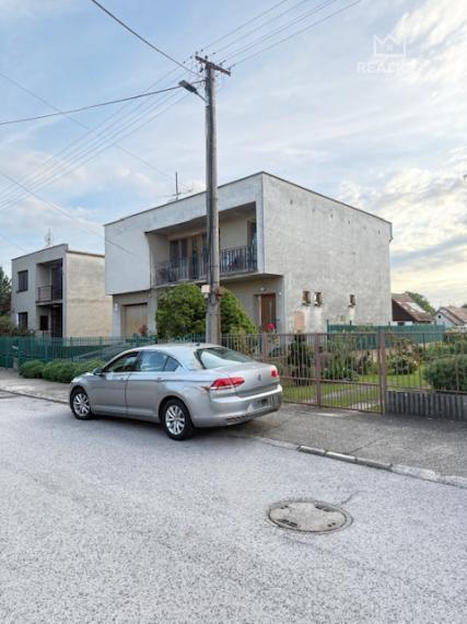 PREDAJ: RD 334 m2 možný facelift na pozemku 753 m2 na Rastlinnej, Jarovce