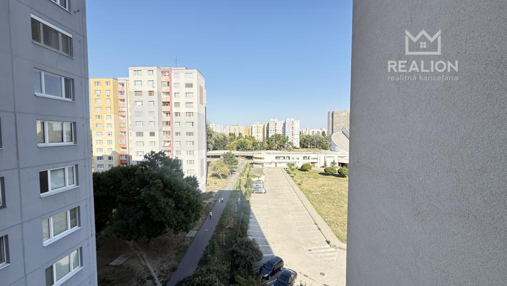 PREDAJ: šikovný 3i byt s loggiou Markova, Petržalka
