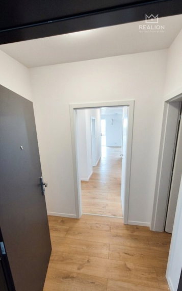 Prenájom: 3-izbový byt s balkónom a parkovaním na Moravskej ul. v lokalite Bernolákovo – Bažantnica