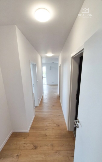 Prenájom: 3-izbový byt s balkónom a parkovaním na Moravskej ul. v lokalite Bernolákovo – Bažantnica