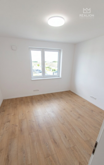 Prenájom: 3-izbový byt s balkónom a parkovaním na Moravskej ul. v lokalite Bernolákovo – Bažantnica