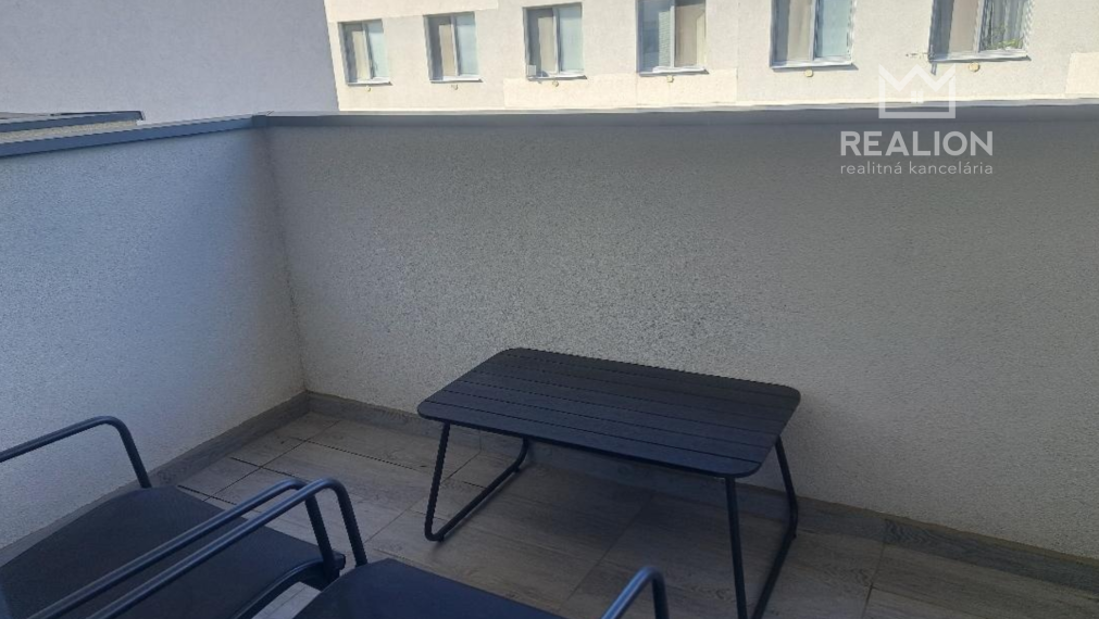 Prenájom: Garsónka s podlahovým kúrením na Hlavnej ulici v lokalite Rovinka