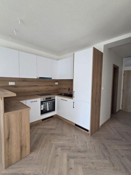 PREDAJ: 2i útulný byt s 2 balkónmi, Okružná, Ivanka pri Dunaji