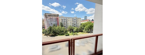 PREDAJ: priestranný 4i byt s 2 loggiami + garáž, Vazovova, Staré Mesto