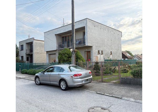 PREDAJ: RD 334 m2 adept na facelift na pozemku 753 m2 na Rastlinnej, Jarovce