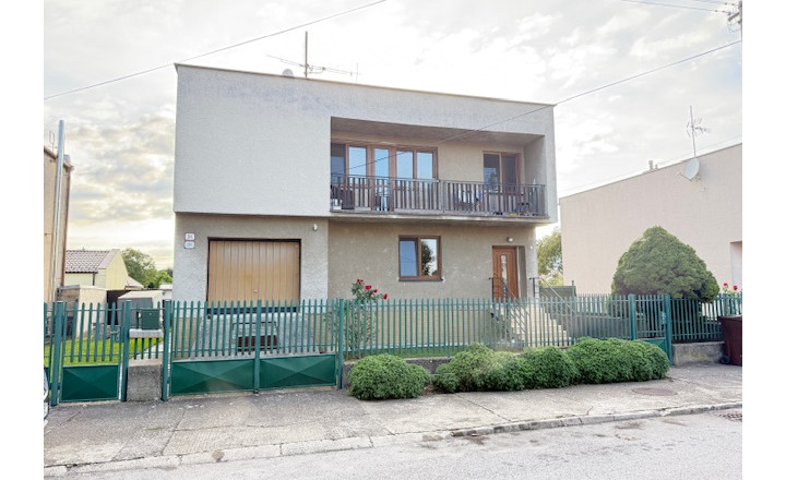PREDAJ: RD 334 m2 možný facelift na pozemku 753 m2 na Rastlinnej, Jarovce - fotografia 2