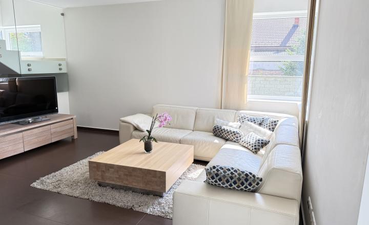 PREDAJ: Nadčasový 5i poschodový RD, Malinovo - fotografia 5