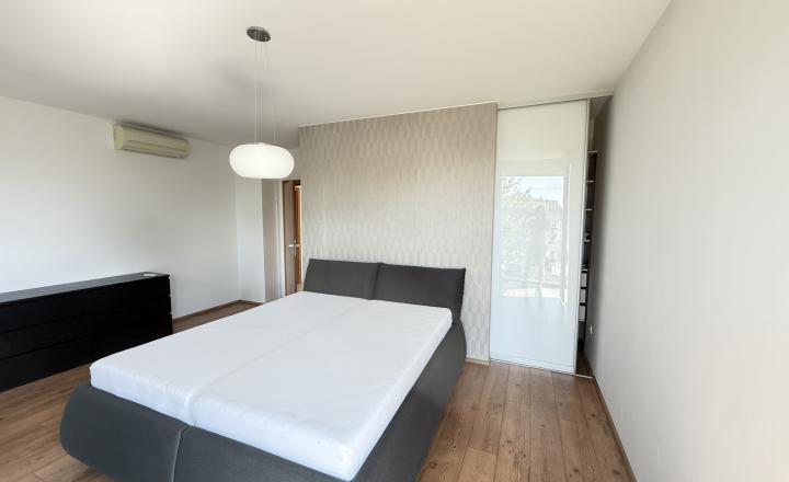 PREDAJ: Nadčasový 5i poschodový RD, Malinovo - fotografia 13