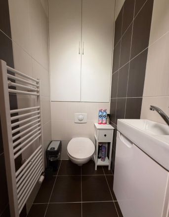 Prenájom: 4-izbový byt s balkónom, zasklenou loggiou a samostatnou garážou v Malinove - fotografia 15