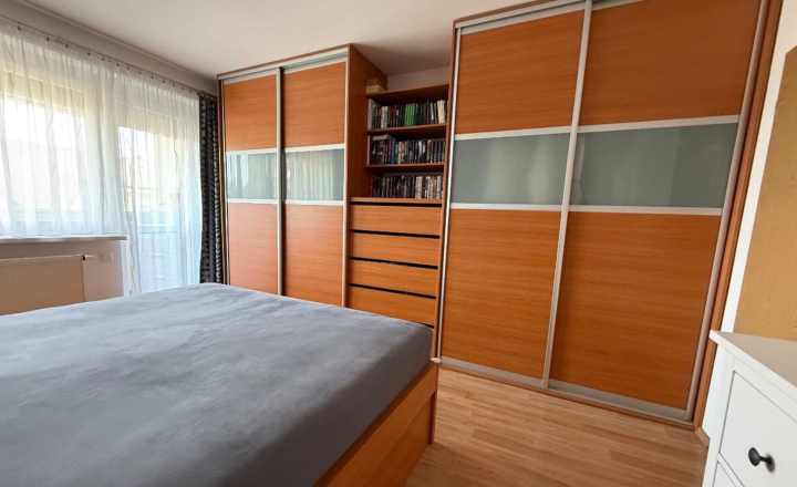 Prenájom: 4-izbový byt s balkónom, zasklenou loggiou a samostatnou garážou v Malinove - fotografia 7