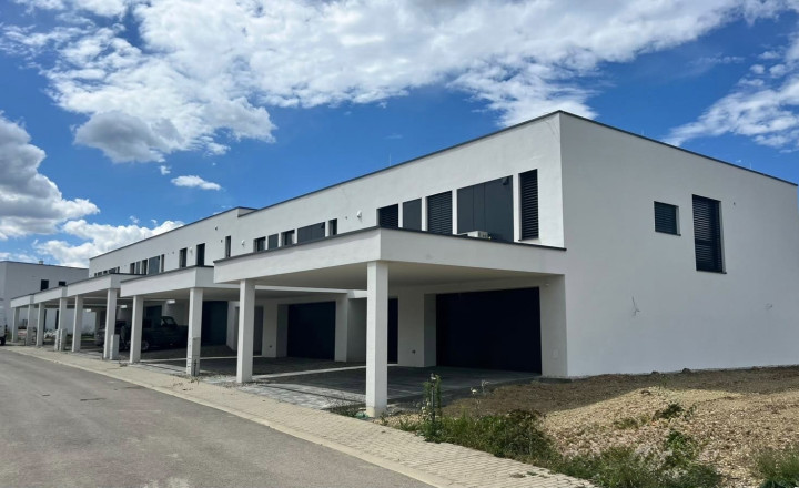 PREDAJ: Výnimočný smart holodom 217 m2 na Kačici, Komenského