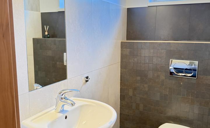 PREDAJ: Nadčasový 5i poschodový RD, Malinovo - fotografia 12